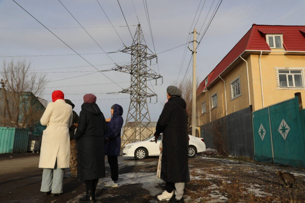 Жизнь в микроволновке: кто виноват в страданиях астанчан от высоковольтных проводов?