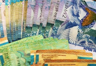Как финансовые индикаторы влияют на казахстанскую валюту?