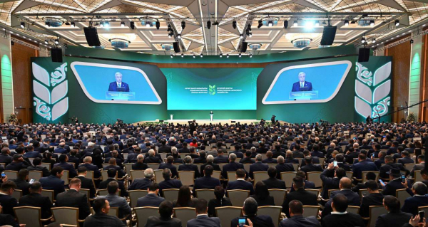 Президент принимает участие во втором Форуме работников сельского хозяйства