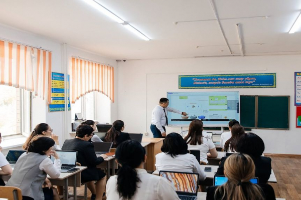 Учителя и школьники Атырау переходят на обучение через AmanSultan