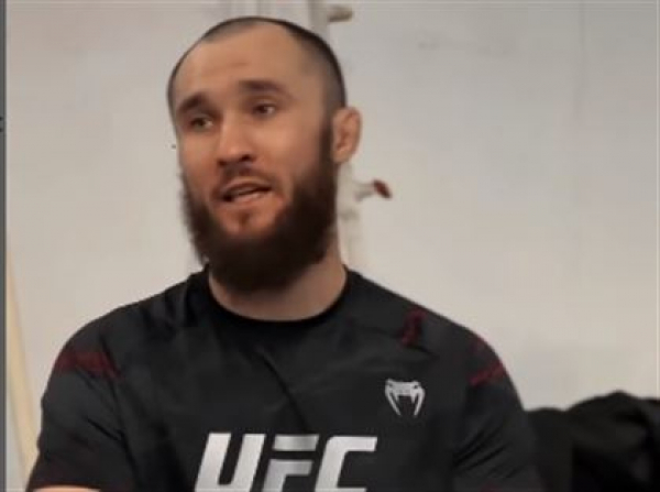 Боец UFC &quot;раскидал&quot; на ковре казахстанских военных - видео