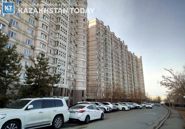 Около тысячи правонарушений выявили при проверке одного из алматинских ЖК