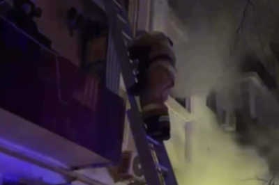 Сотрудники МЧС спасли 11 человек при пожаре в Атырау