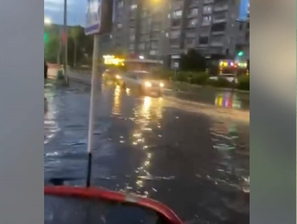 В Семее за сутки выпала месячная норма осадков, в городе потоп