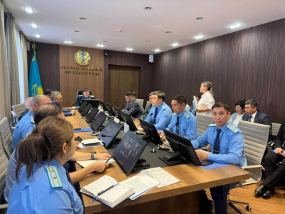 В Семее за сутки выпала месячная норма осадков, в городе потоп