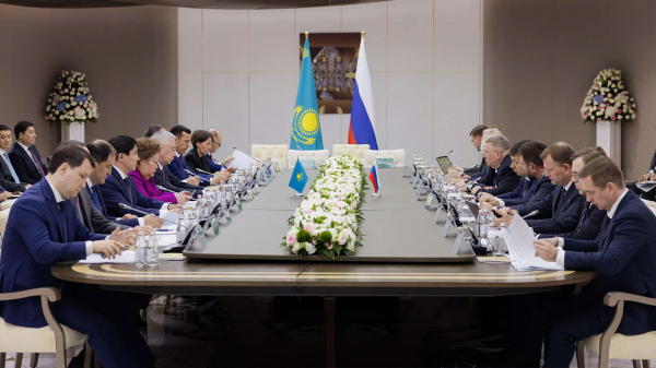 Казахстан и Россия обсудили ключевые вопросы сотрудничества на полях РЭС
