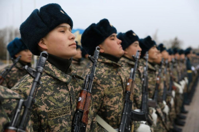 Казахстанская армия способна отразить внешние угрозы, но не справляется с дедовщиной и коррупцией - опрос Demoscope